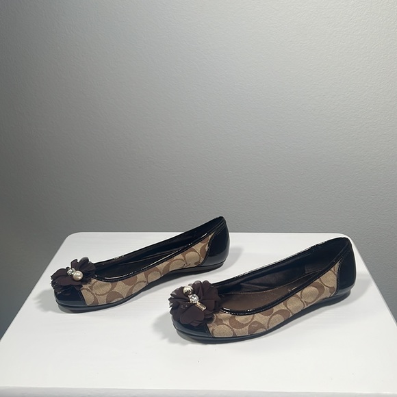Women’s Like New! Coach Flats with decorative charms - Picture 4 of 12